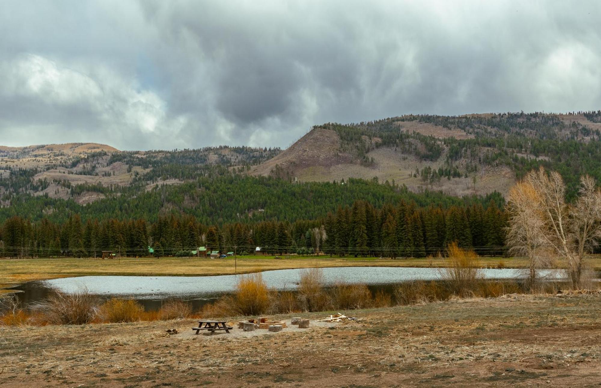 Bear Paw Lodge & Vacation Homes Vallecito Exterior photo
