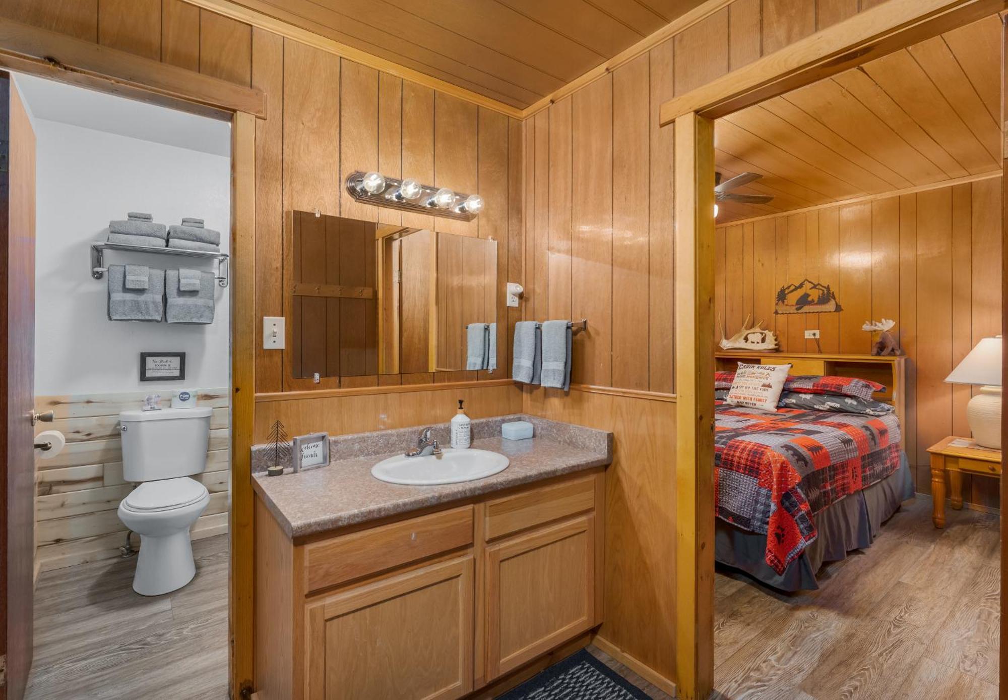 Bear Paw Lodge & Vacation Homes Vallecito Exterior photo